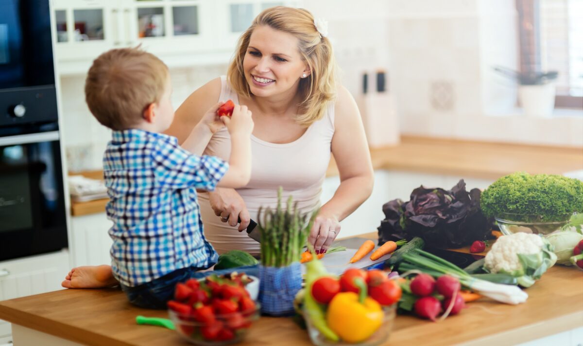 Zašto su šareni tanjuri voća i povrća najbolji izbor za školarce